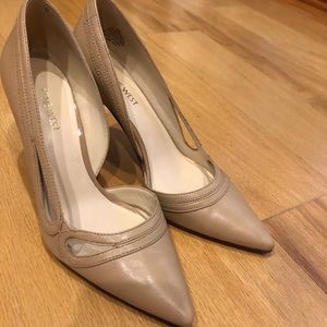 Nine West nude pumps size 8.5